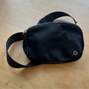Lululemon Everywhere Belt Bag 1L